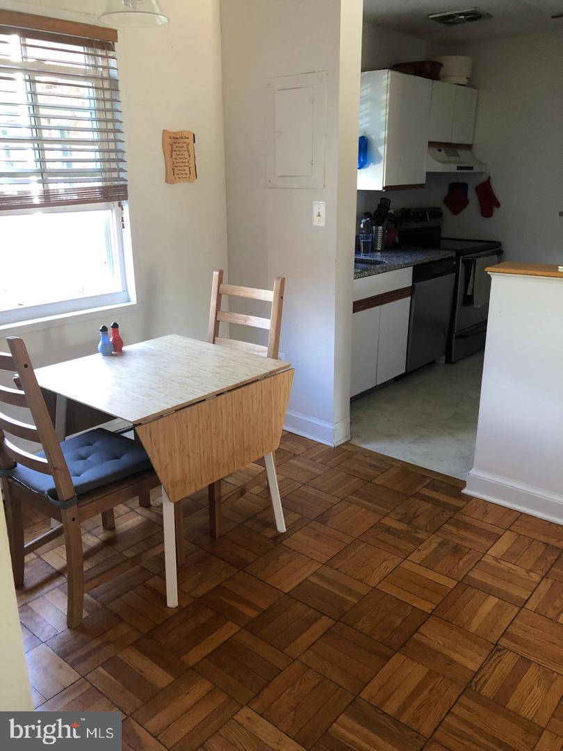 1700 W Abingdon Dr #201 Property Photo 11