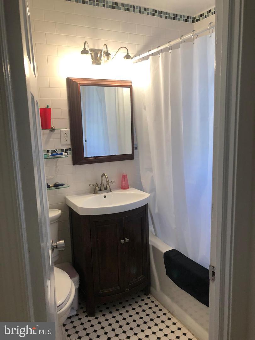 1700 W Abingdon Dr #201 Property Photo 16