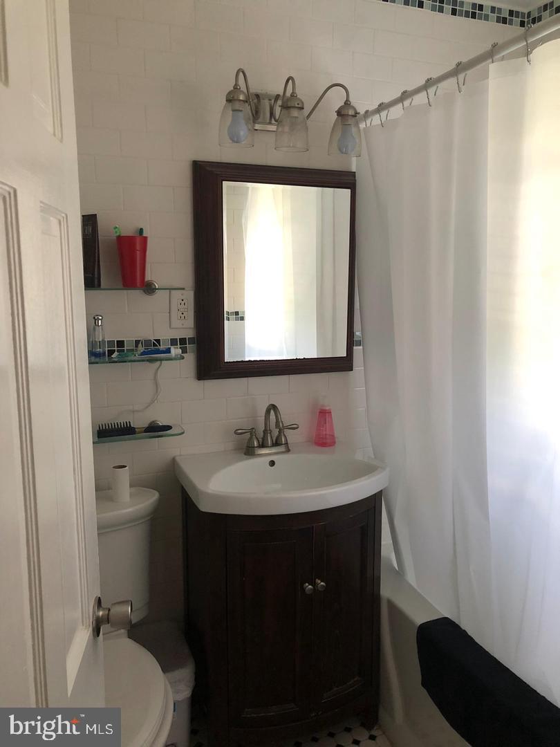 1700 W Abingdon Dr #201 Property Photo 17