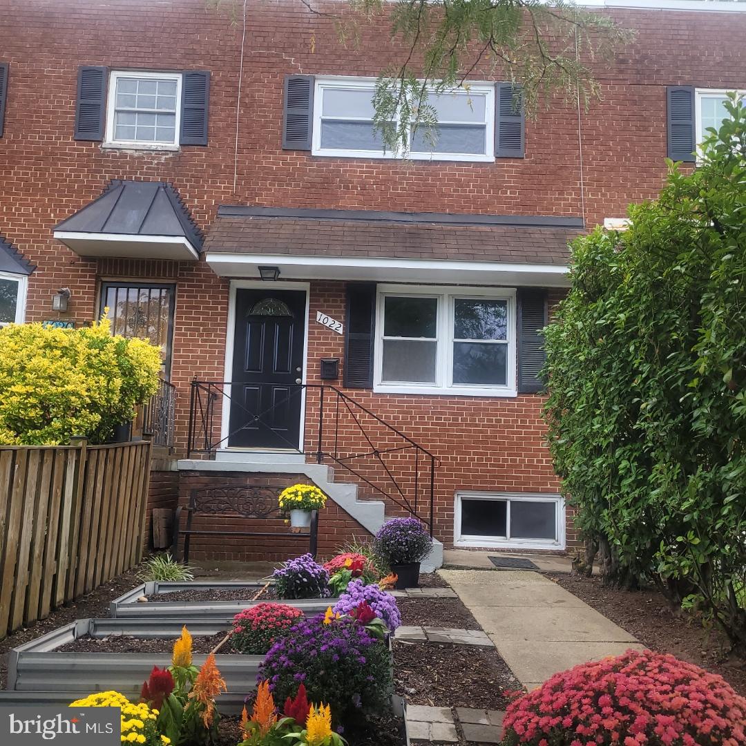 1022 Vernon St Property Photo 1