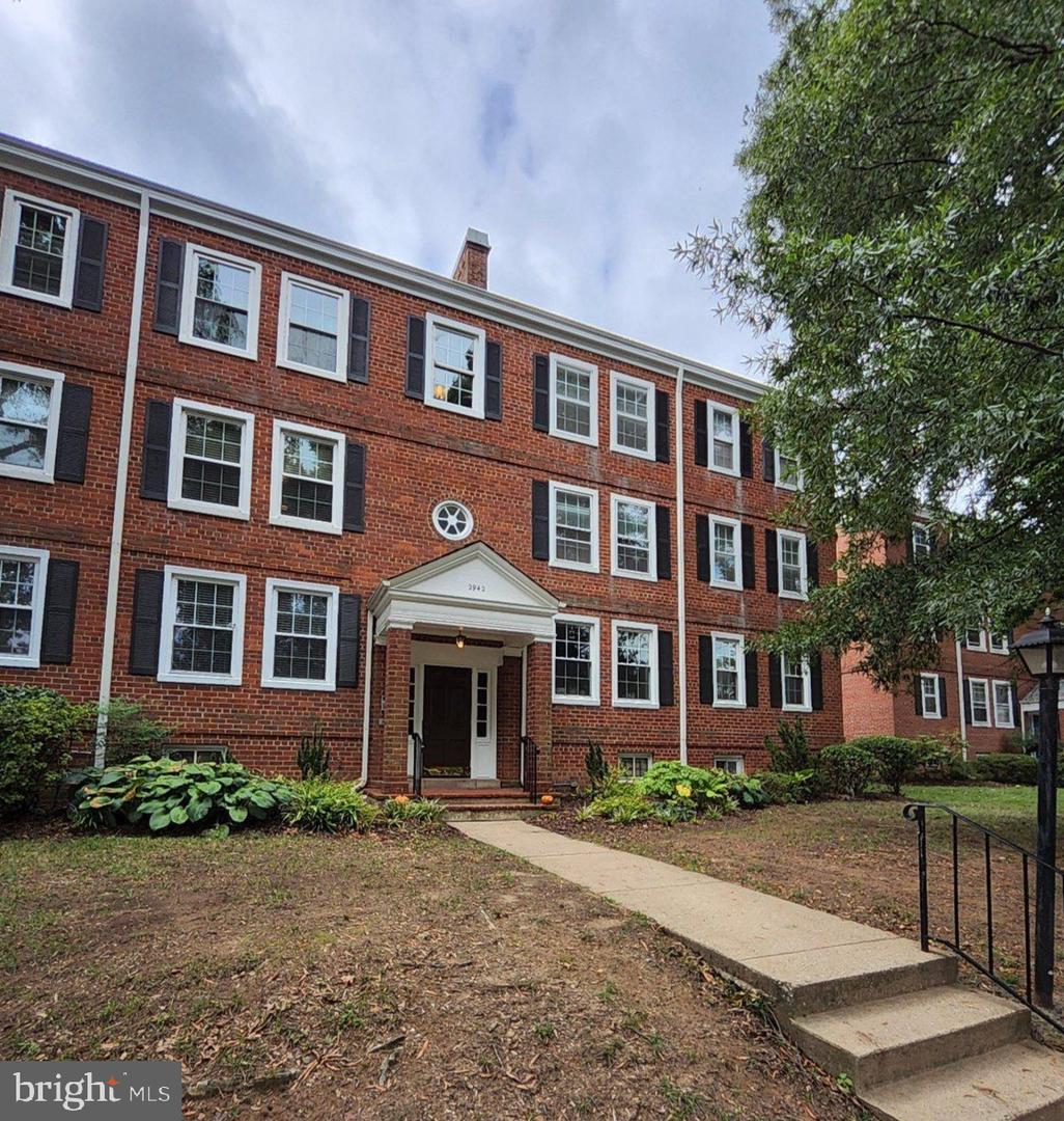 2942 S COLUMBUS ST #B2 Property Photo 1