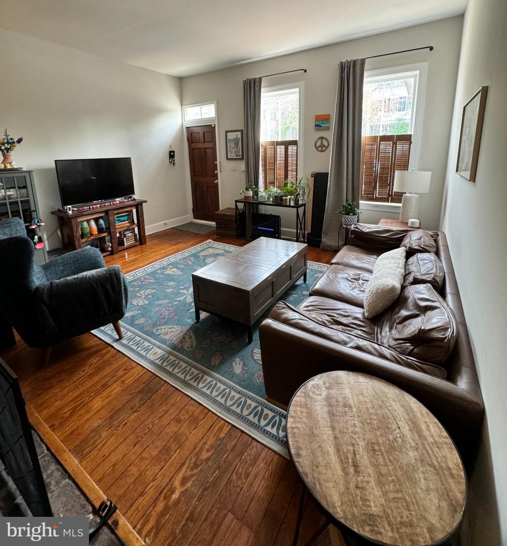 1119 Duke St Property Photo 3