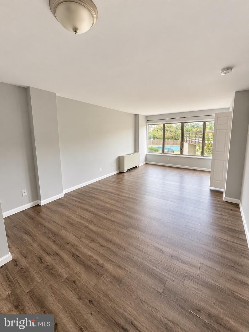5340 HOLMES RUN PKWY #206 Property Photo 1