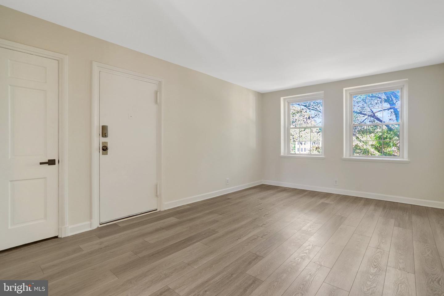 2994 S Columbus St #b1 Property Photo 4