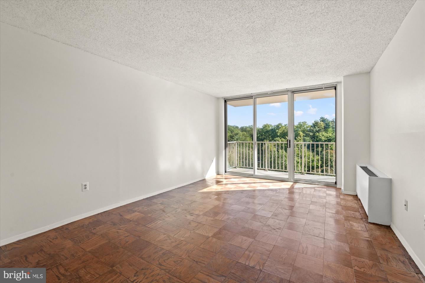 1225 Martha Custis Dr #905 Property Photo 3