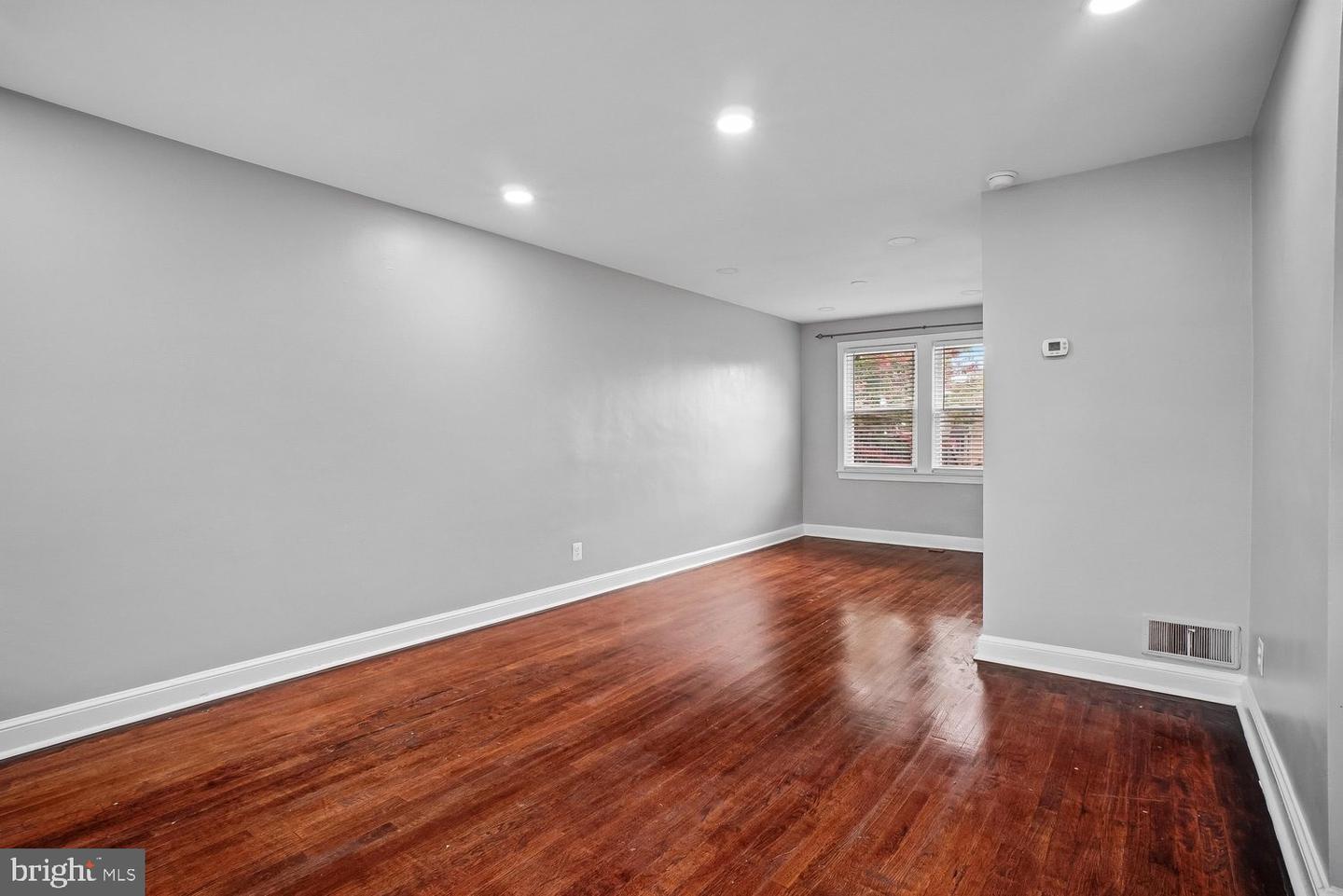 565 E Nelson Ave Property Photo 16