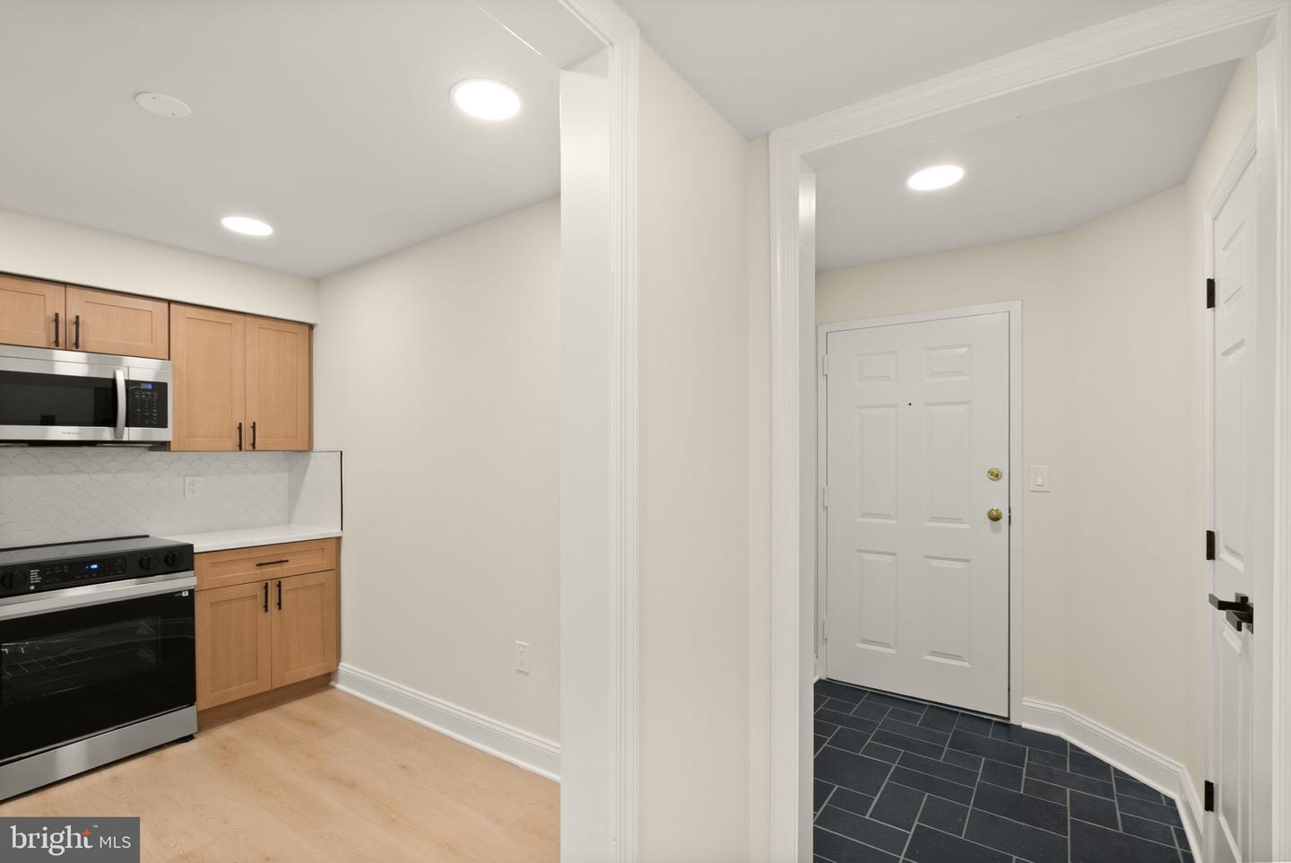 545 Braddock Rd E #204 Property Photo 10