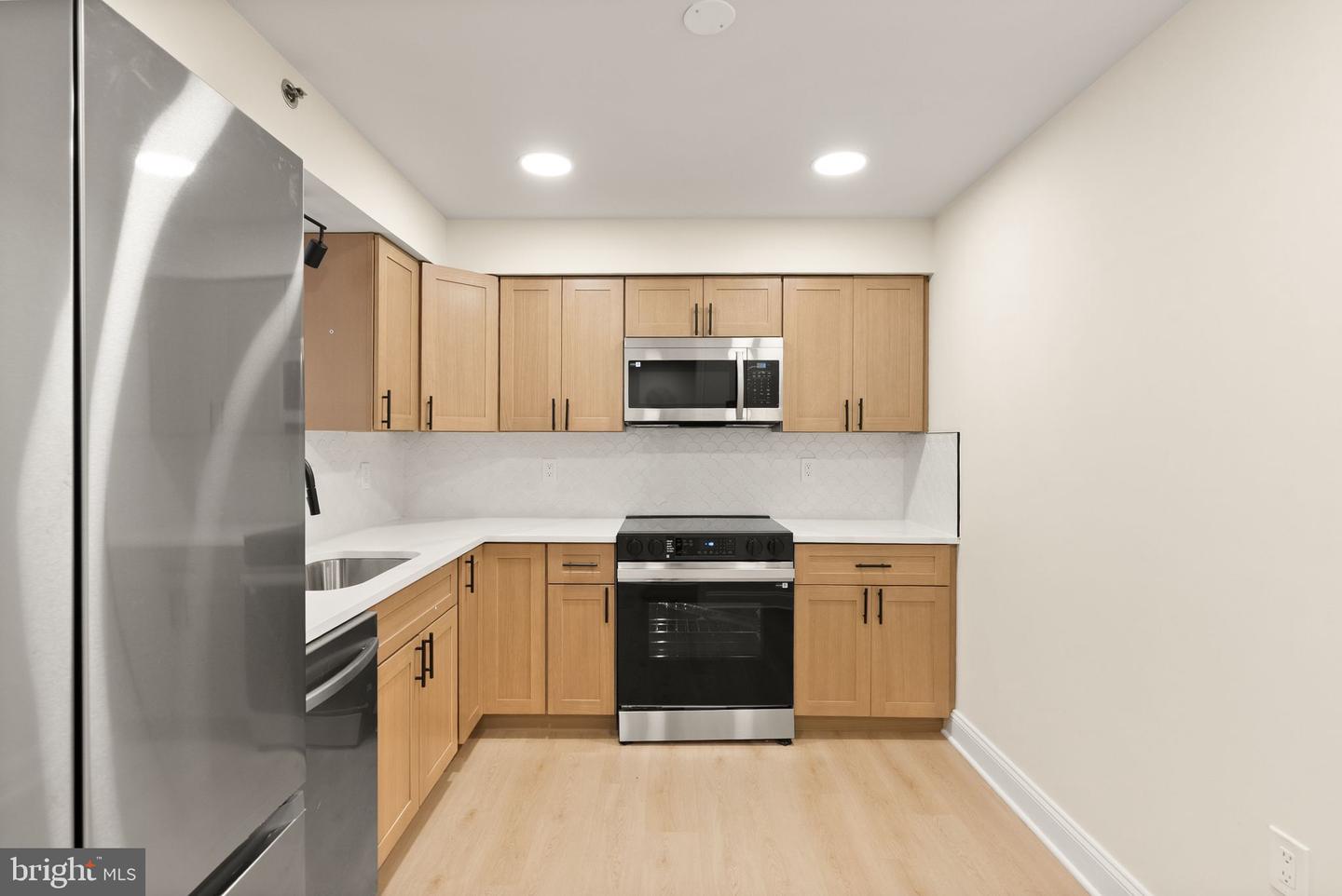 545 Braddock Rd E #204 Property Photo 11