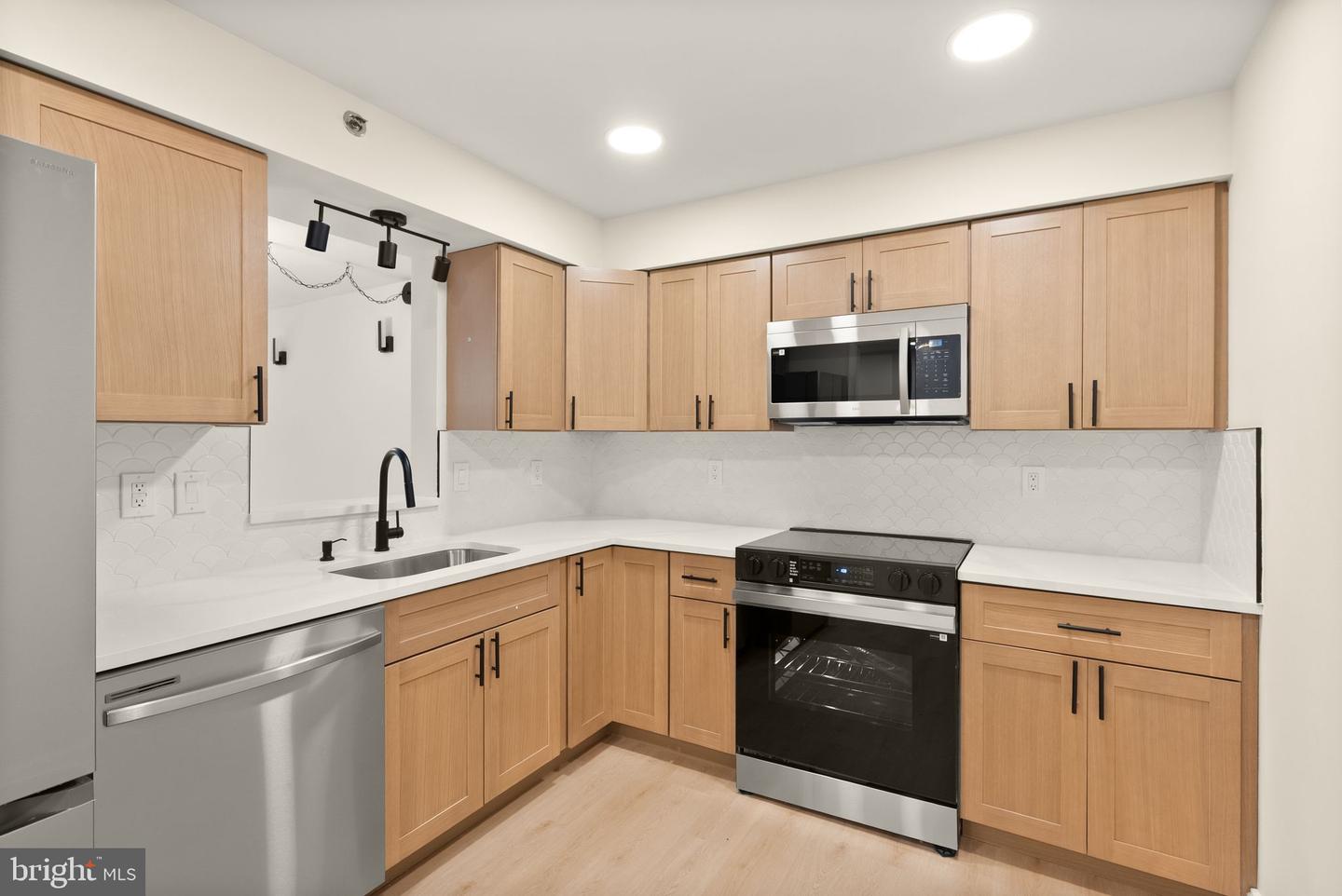 545 Braddock Rd E #204 Property Photo 12