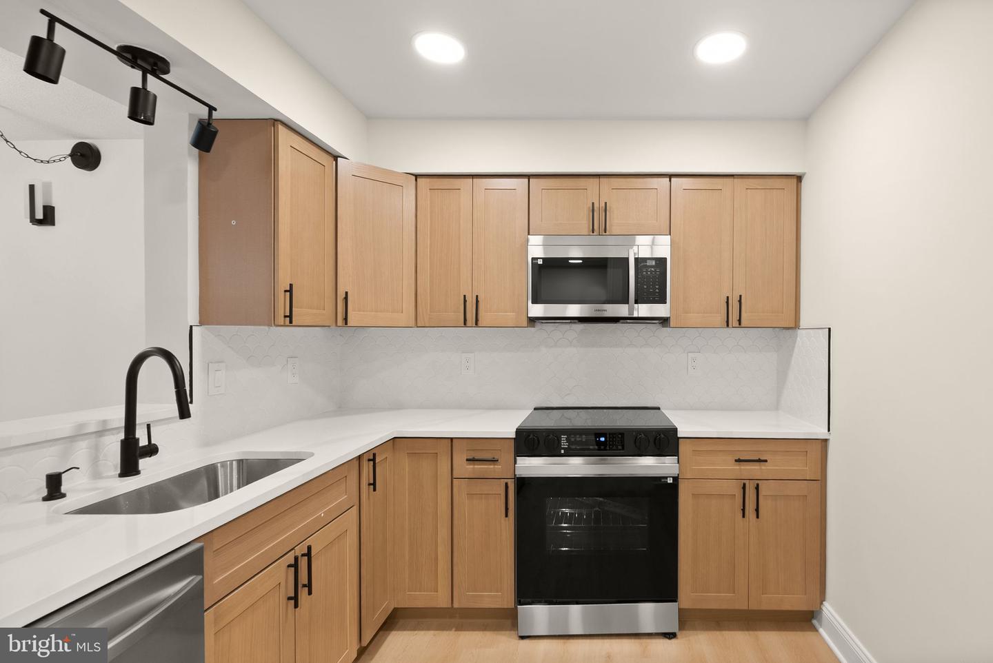 545 Braddock Rd E #204 Property Photo 13