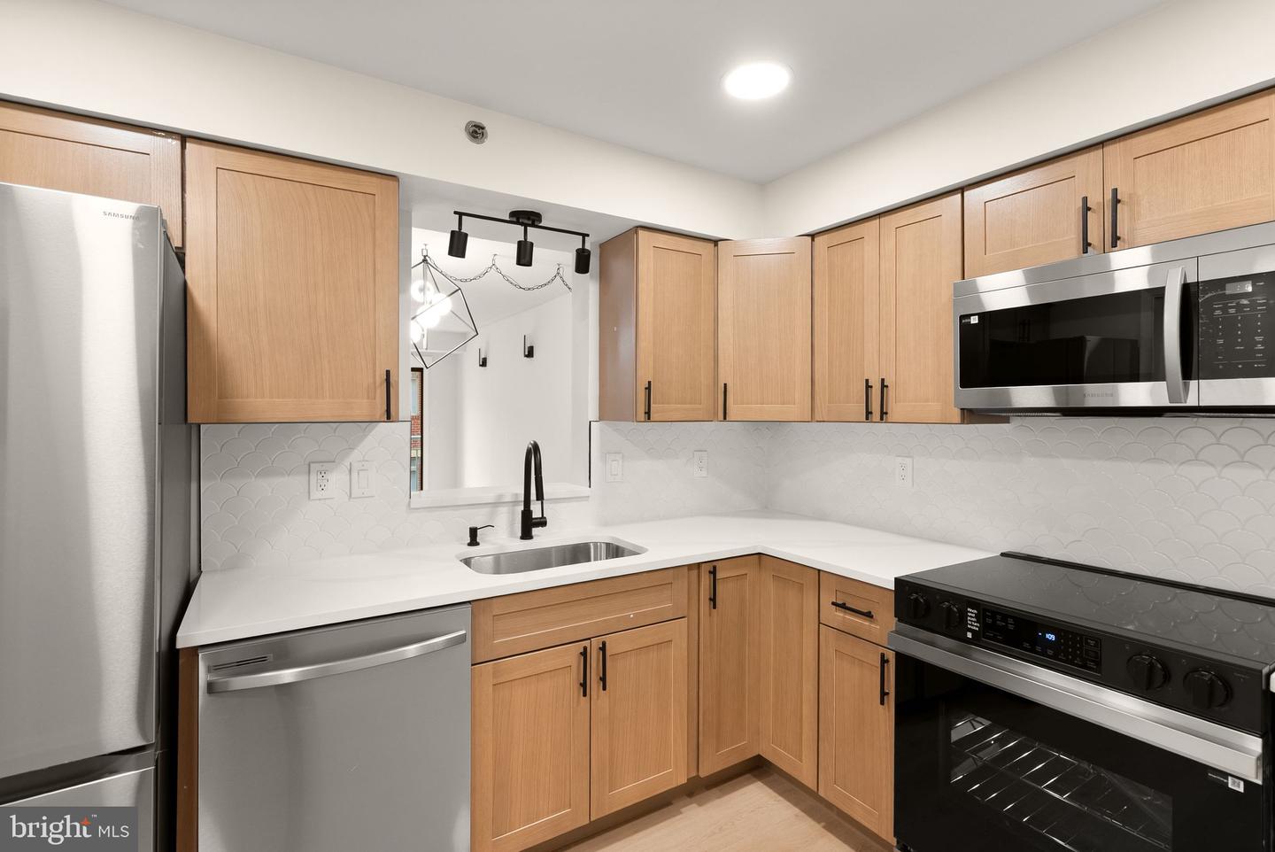 545 Braddock Rd E #204 Property Photo 14