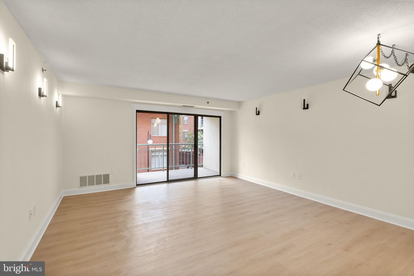 545 Braddock Rd E #204 Property Photo 16