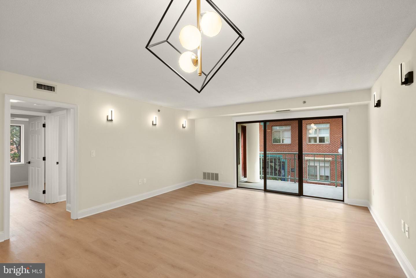 545 Braddock Rd E #204 Property Photo 18