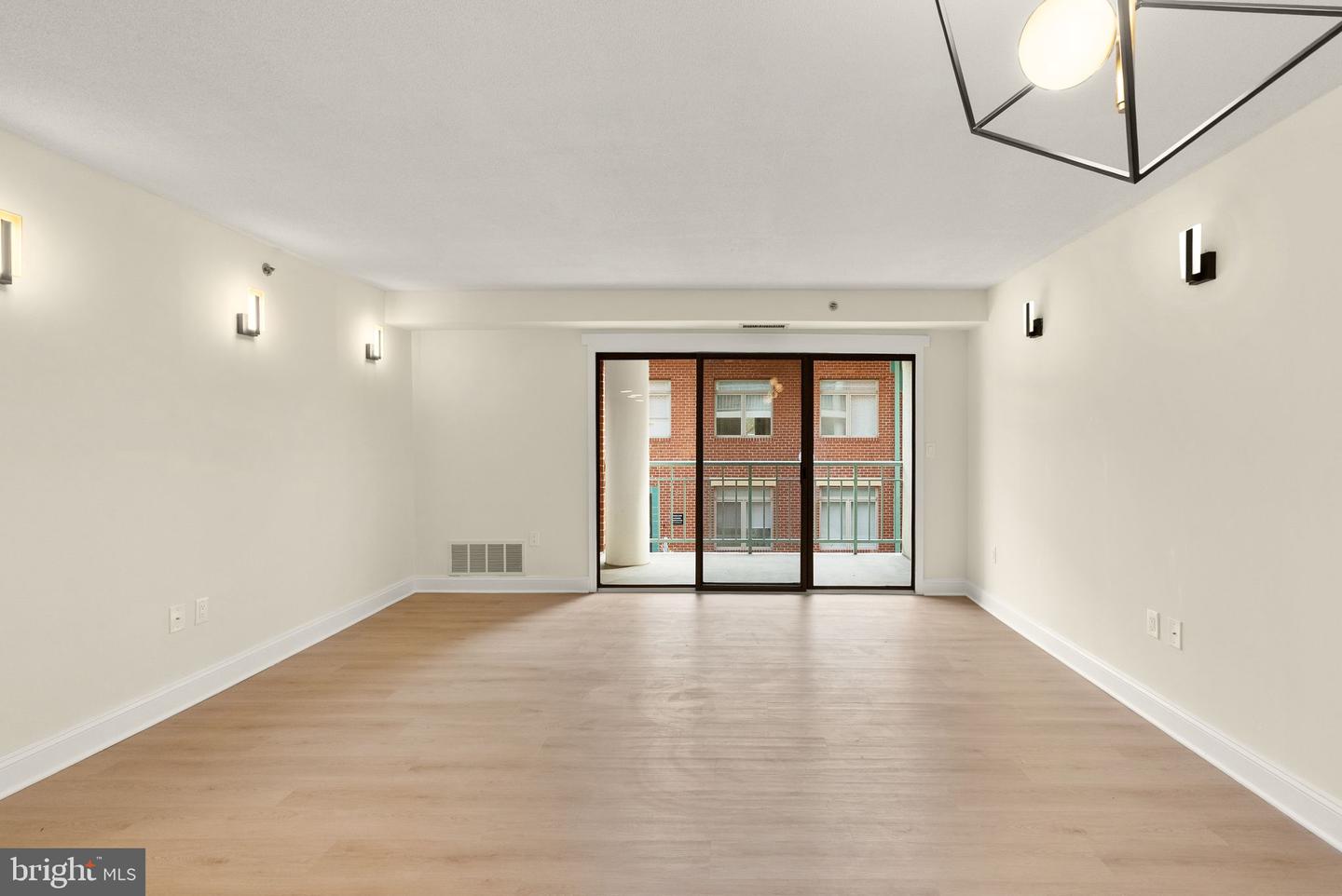 545 Braddock Rd E #204 Property Photo 19