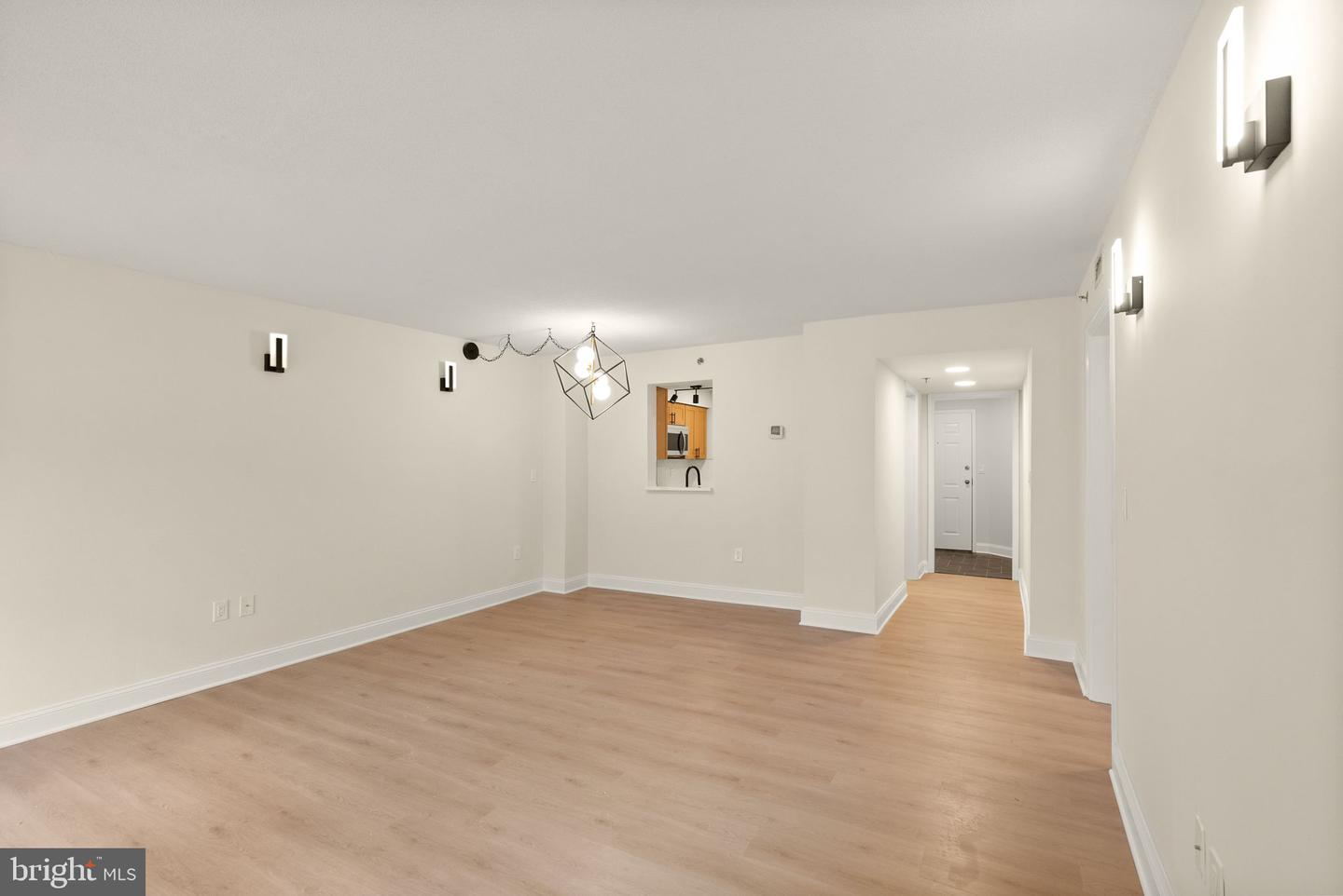 545 Braddock Rd E #204 Property Photo 22