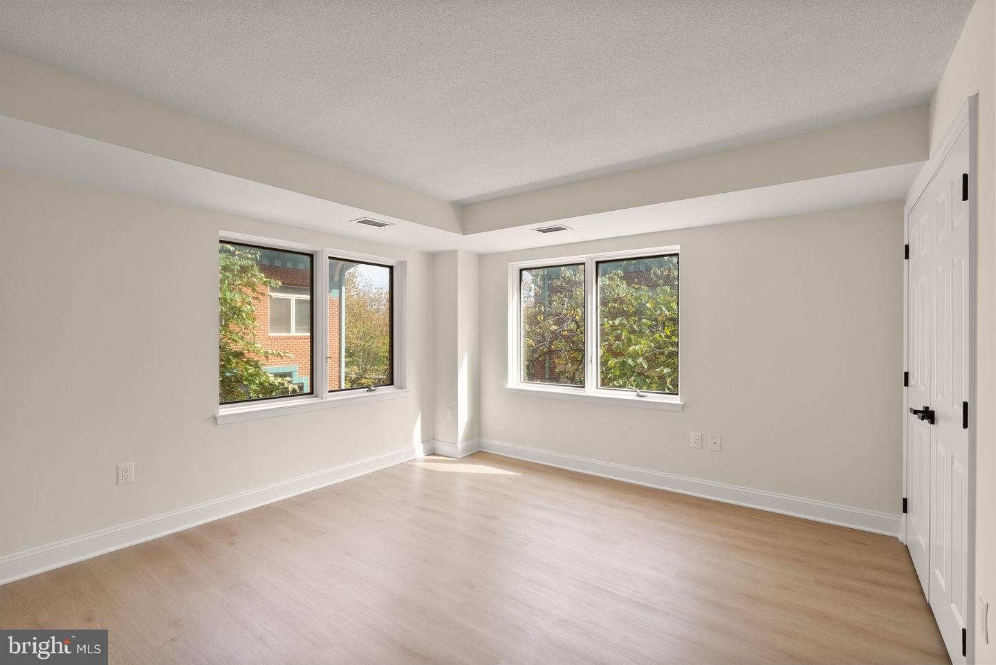 545 Braddock Rd E #204 Property Photo 27