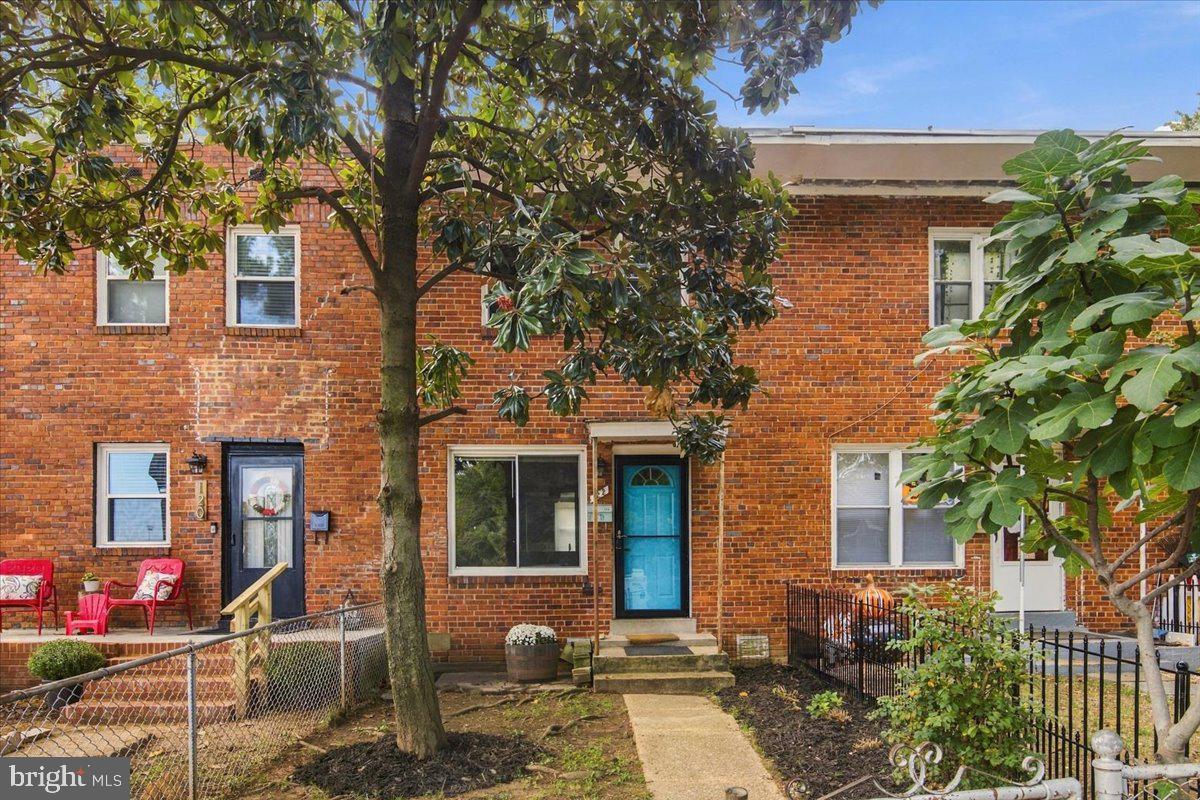 122 DALE ST Property Photo 1