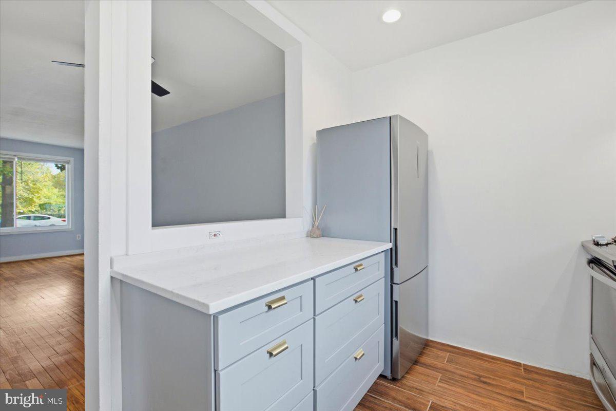 122 Dale St Property Photo 3