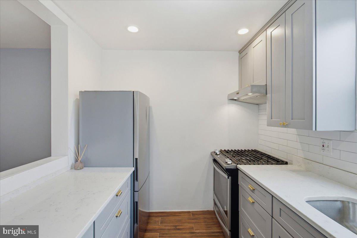 122 Dale St Property Photo 4