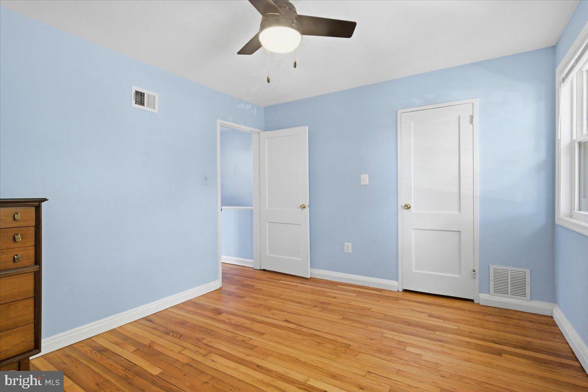 122 Dale St Property Photo 8