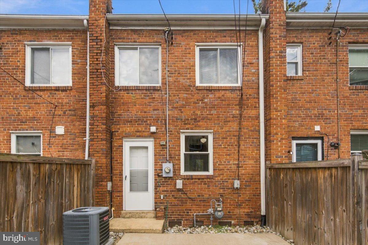 122 Dale St Property Photo 16