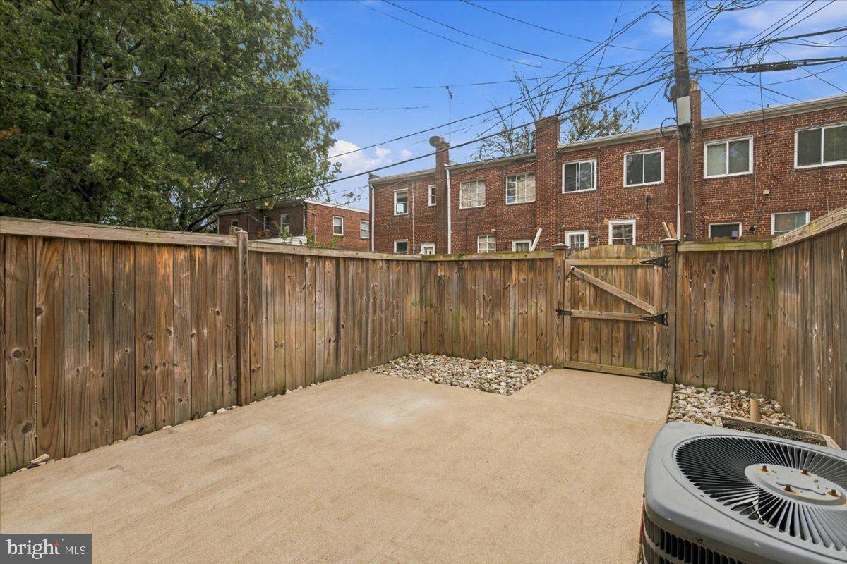 122 Dale St Property Photo 17