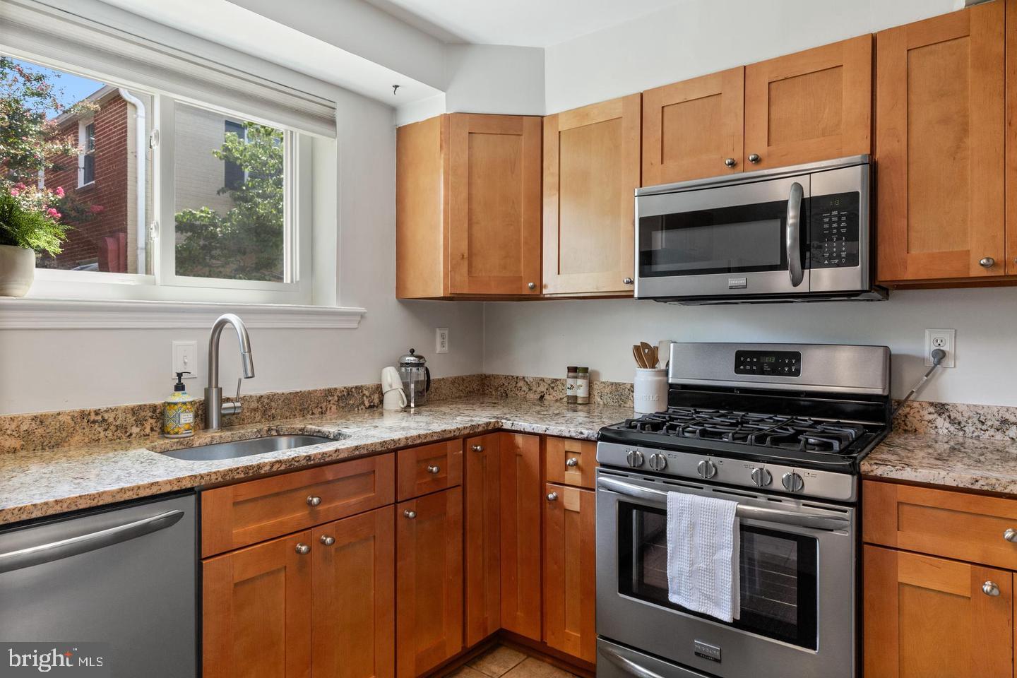 2511 N Dearing St Property Photo 15