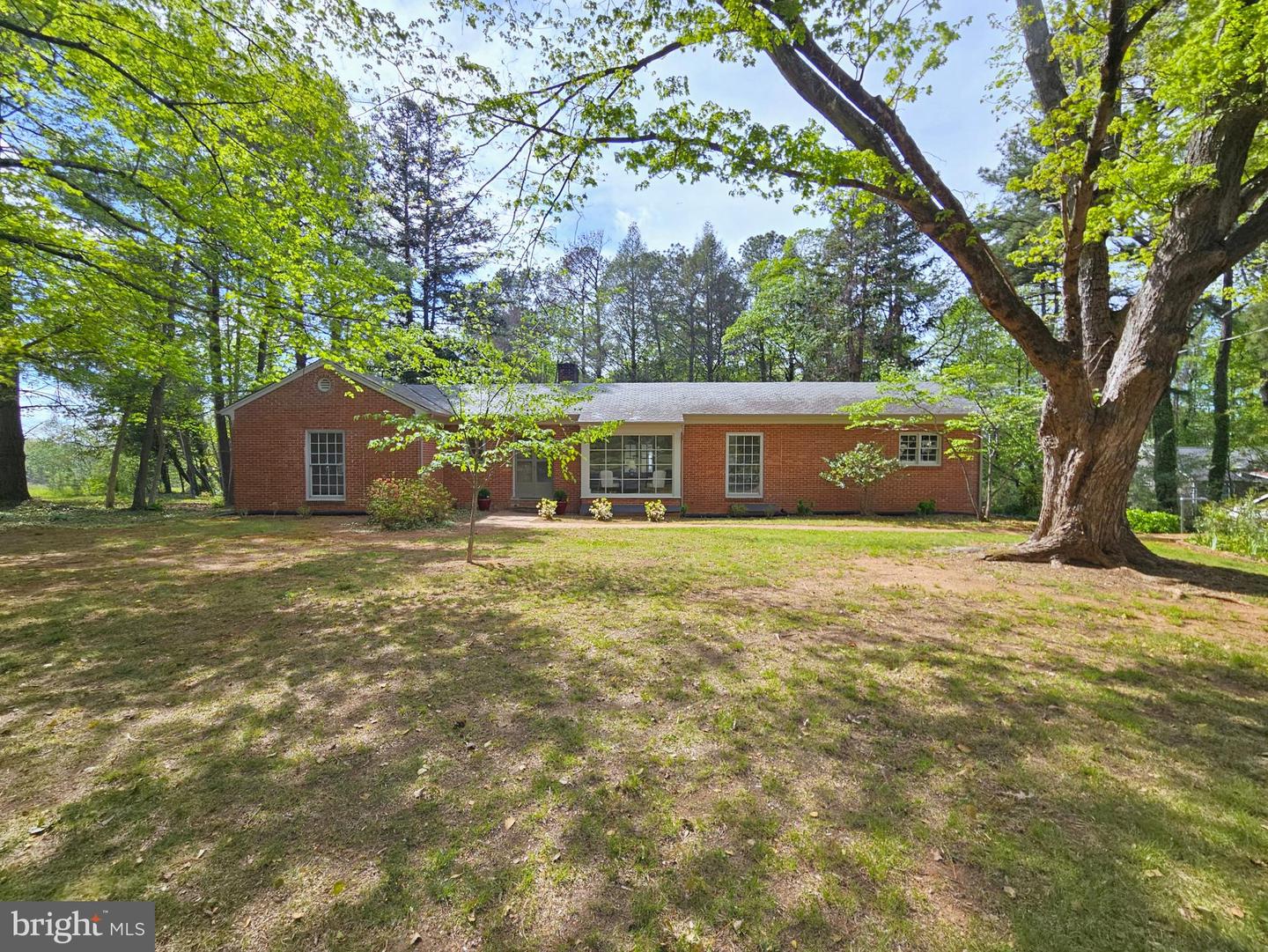 3271 Rosney Rd Property Photo 1
