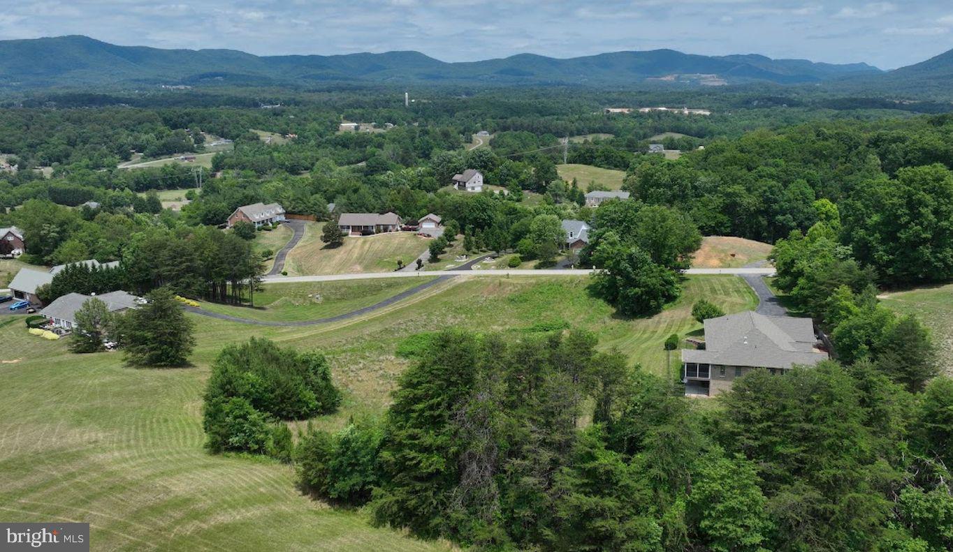 White Tail Dr Property Photo 4