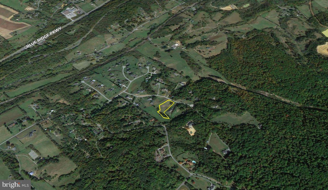 White Tail Dr Property Photo 11
