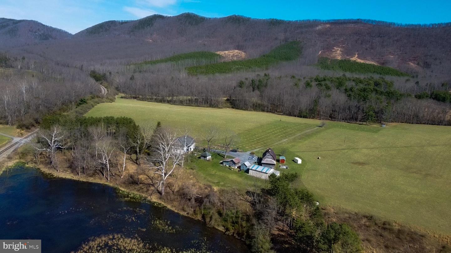 33940 Mountain Valley Rd Property Photo 4