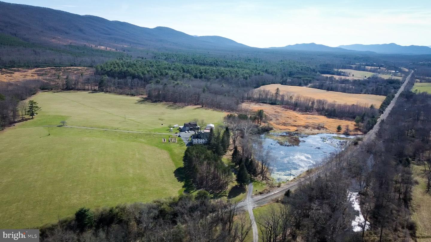 33940 Mountain Valley Rd Property Photo 9