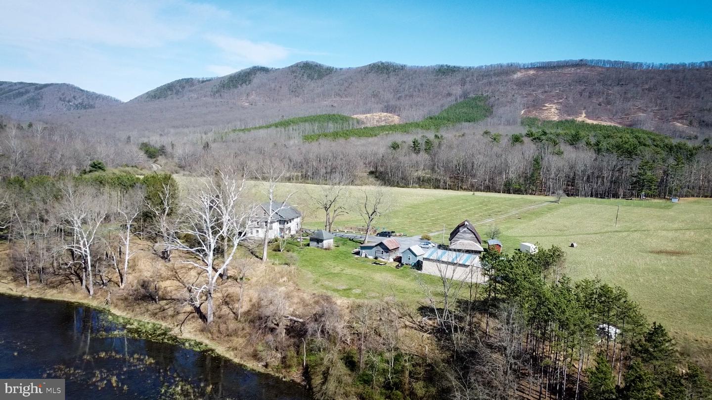33940 Mountain Valley Rd Property Photo 13