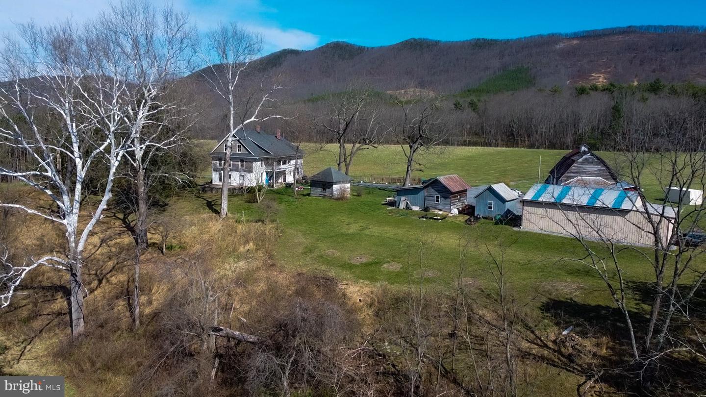 33940 Mountain Valley Rd Property Photo 17