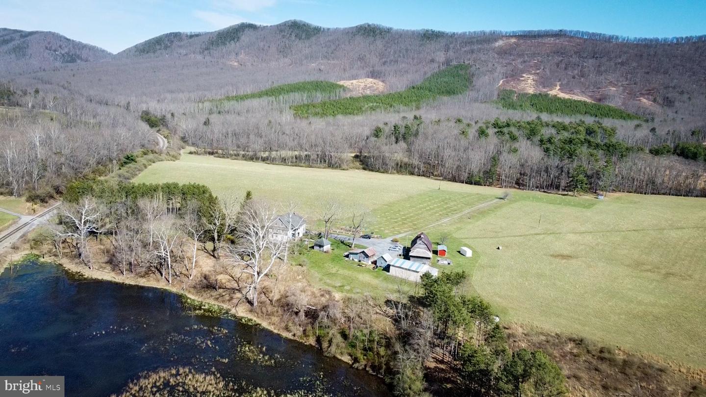 33940 Mountain Valley Rd Property Photo 21