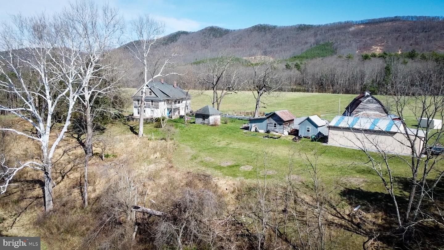 33940 Mountain Valley Rd Property Photo 23