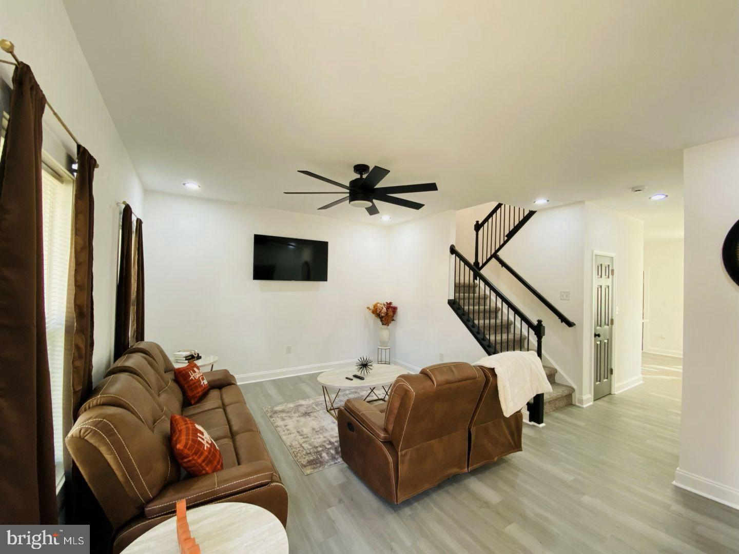 326 2nd Ave Property Photo 13