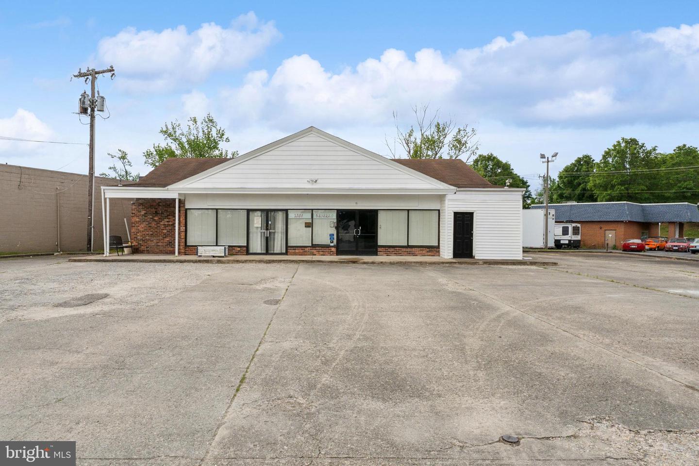 3701 E River Rd Property Photo