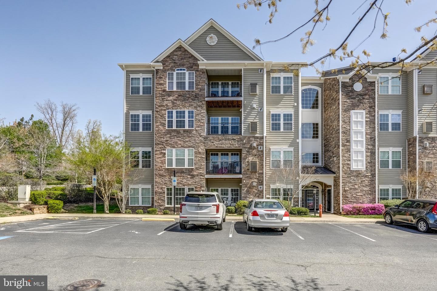 910 Westwood Village Way #202 Property Photo