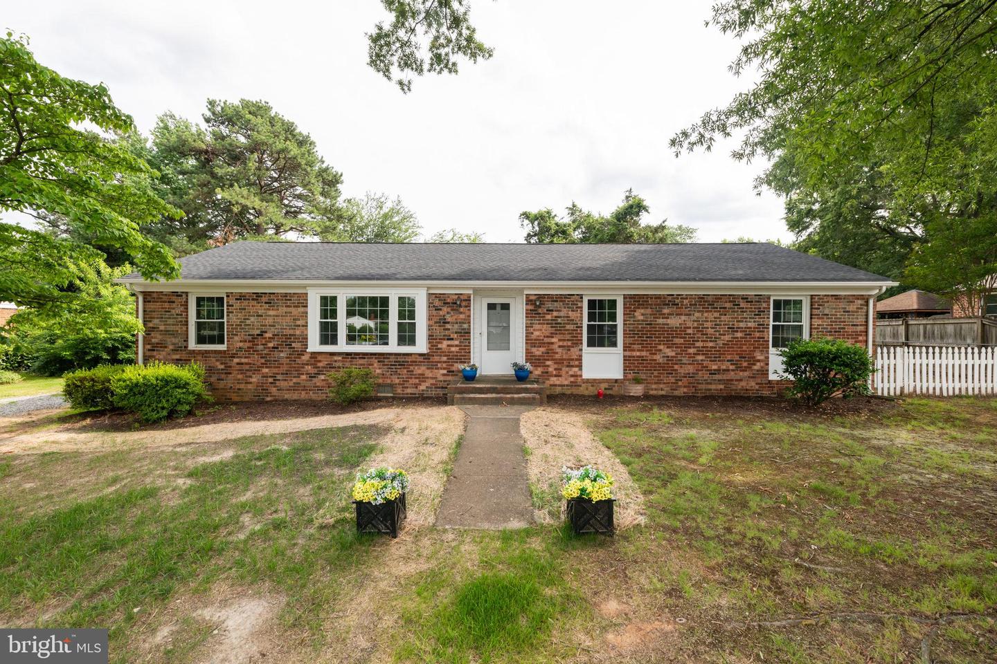 10401 W Huguenot Rd Property Photo 1