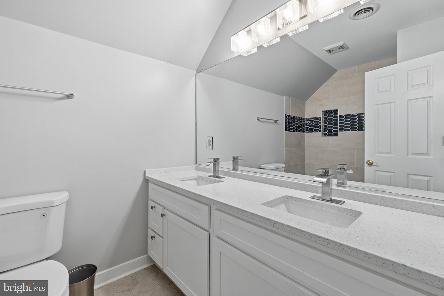 8425 Kintail Dr Property Photo 28