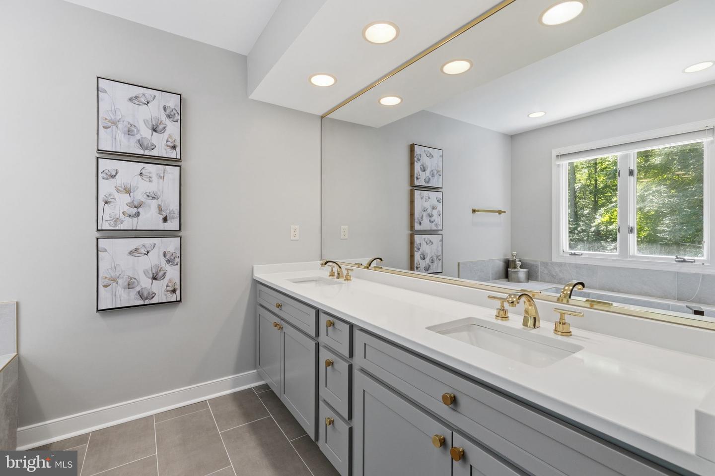 8425 Kintail Dr Property Photo 30