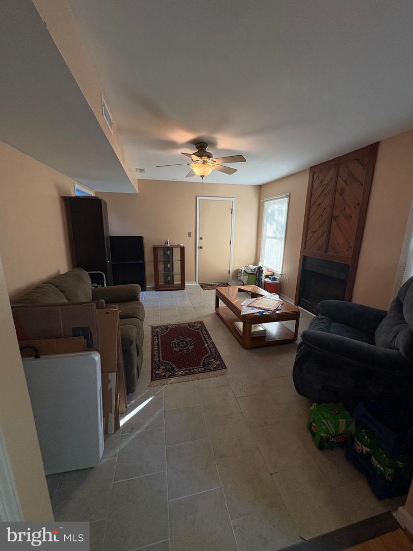 424 Wadsworth Dr Property Photo 7