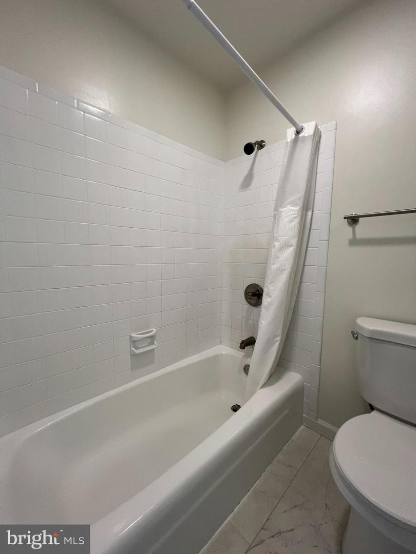 417 Crown Cres Property Photo 24