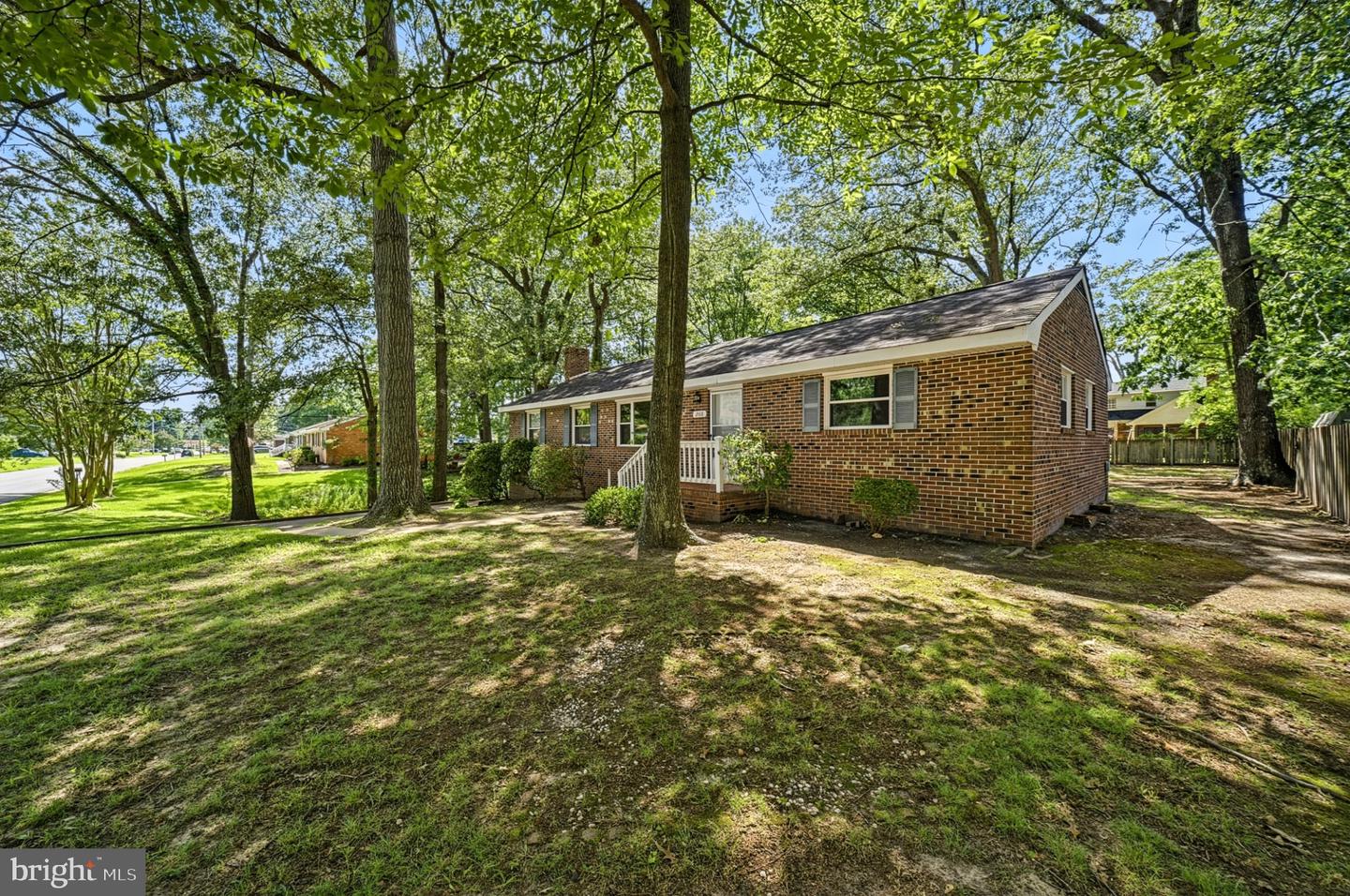 2168 Armada Dr E Property Photo 4