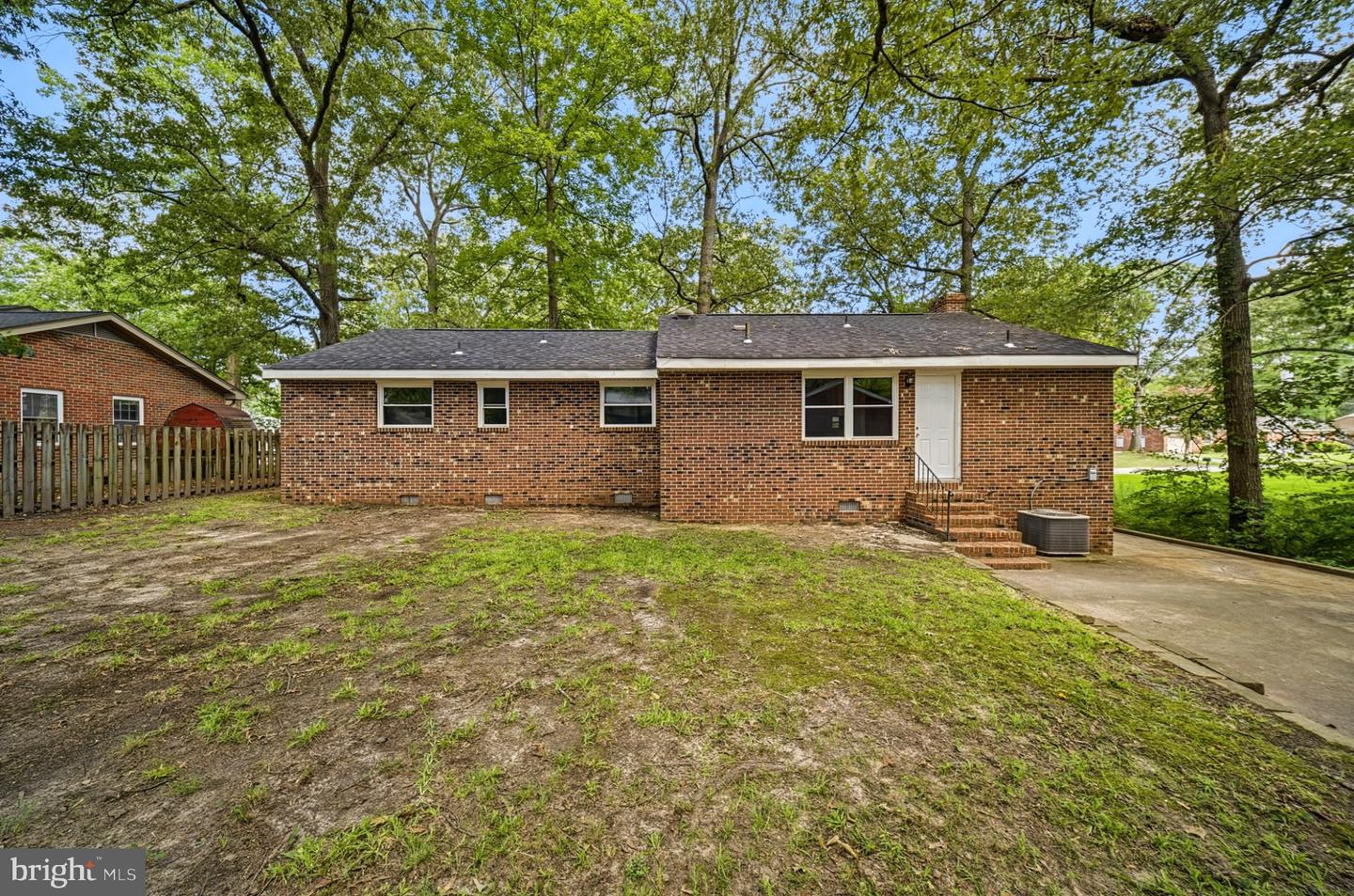 2168 Armada Dr E Property Photo 27