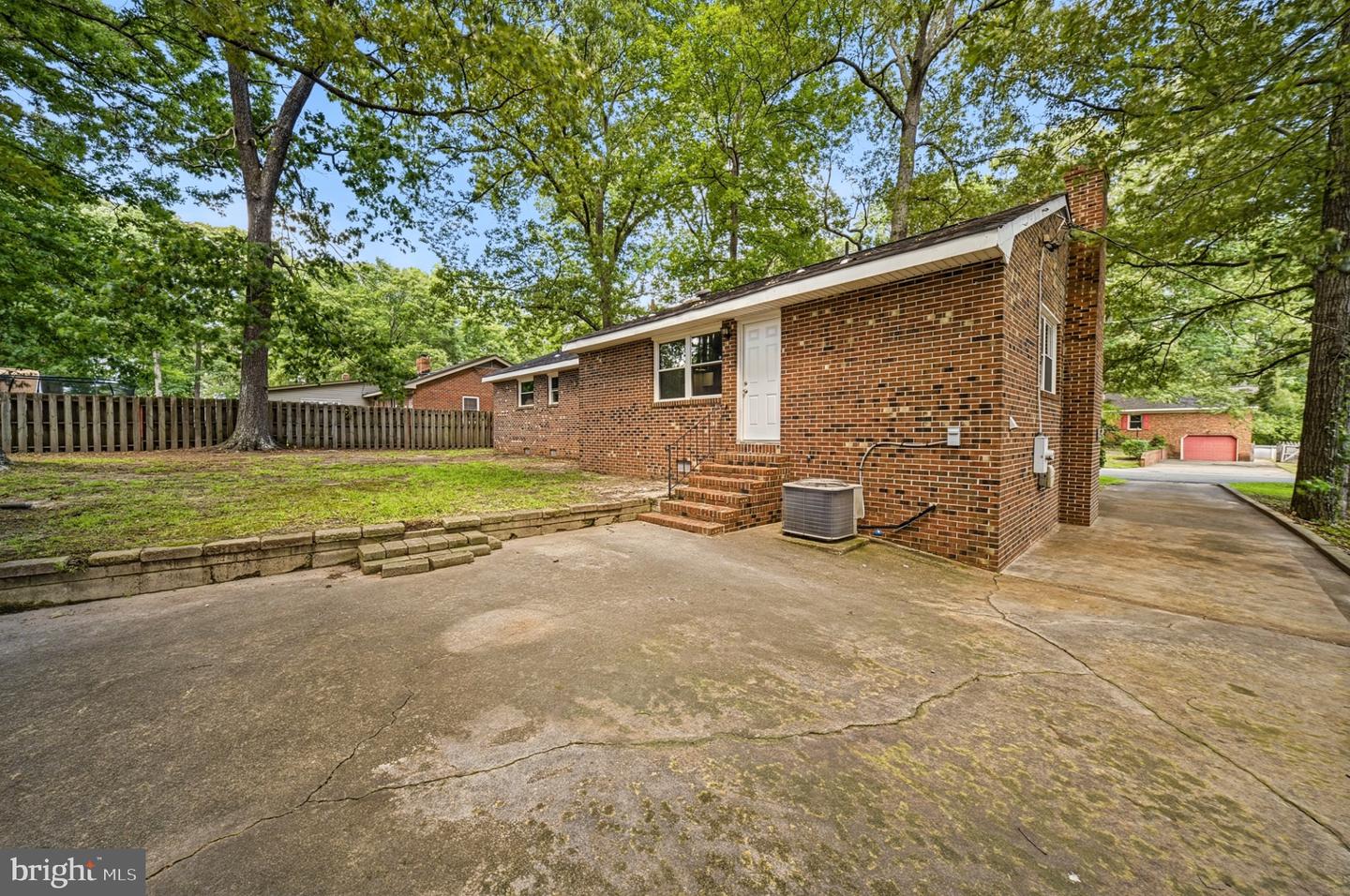 2168 Armada Dr E Property Photo 28