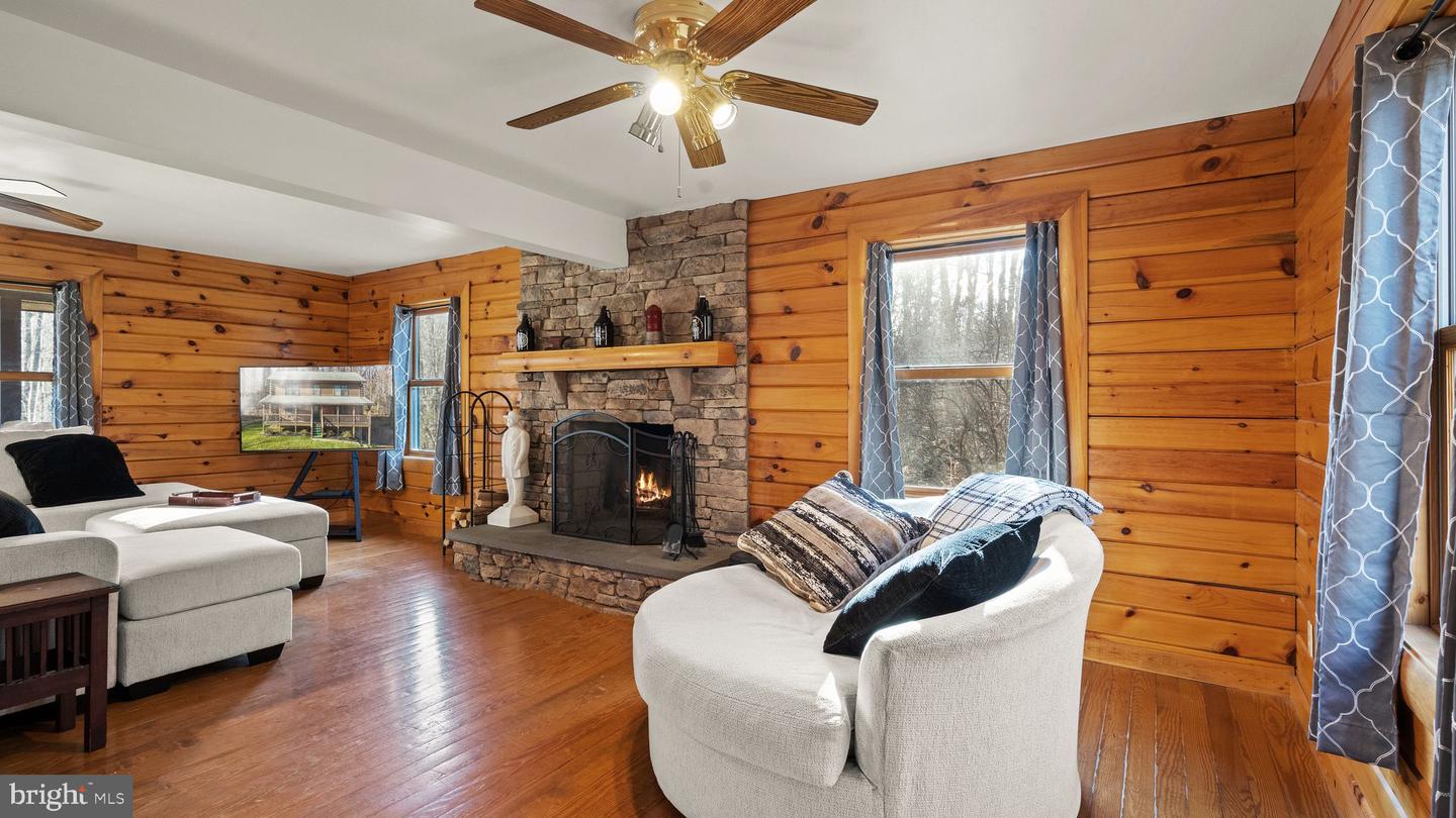 303 Alder Ln Property Photo 1