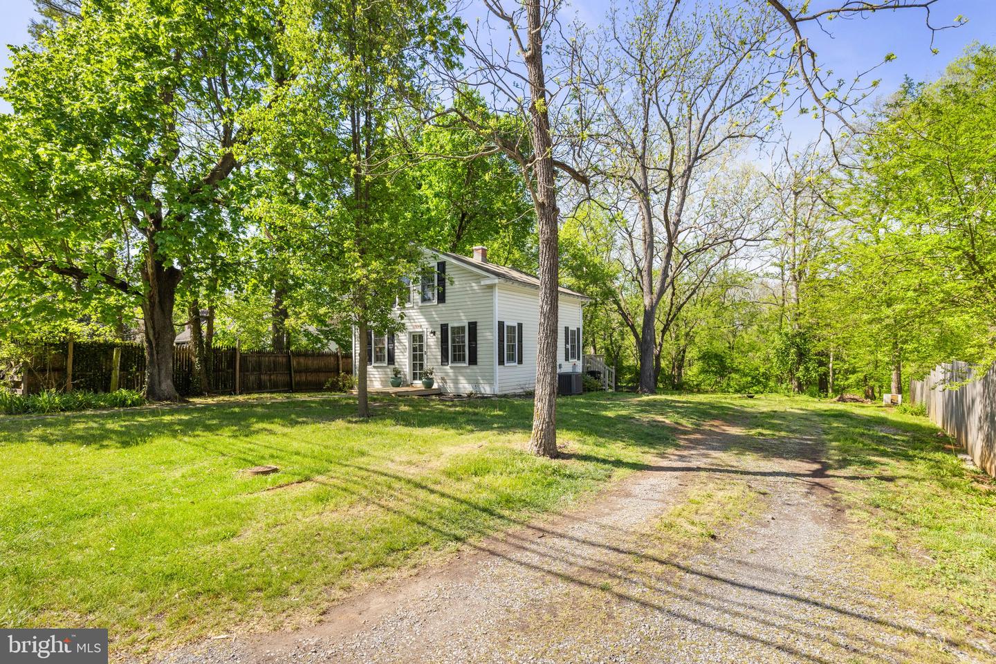 1974 Millwood Rd Property Photo 5