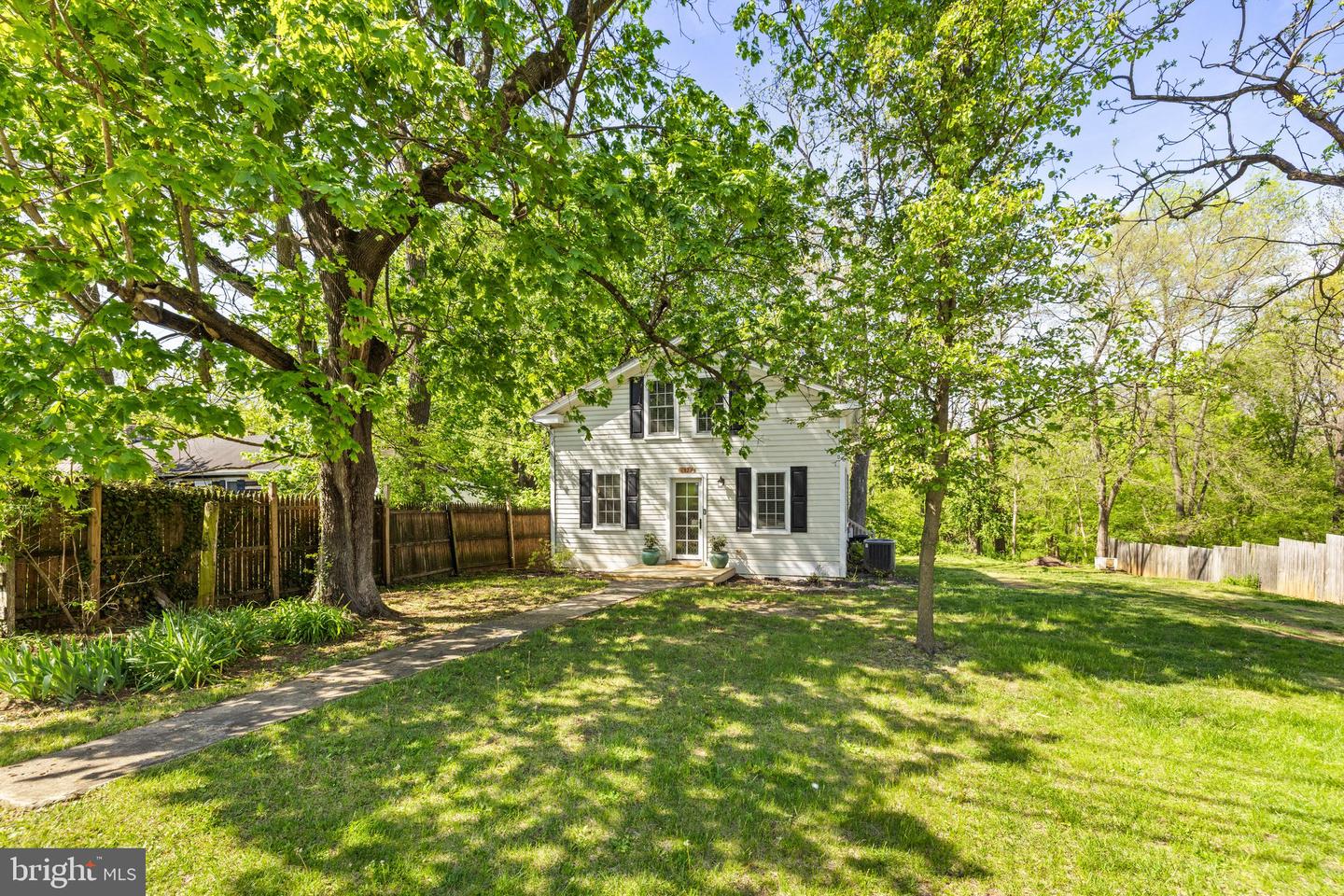 1974 Millwood Rd Property Photo 6